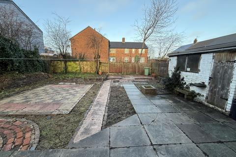 3 bedroom end of terrace house to rent, Pennine Drive, St. Helens, WA9 2BH