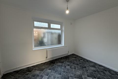3 bedroom end of terrace house to rent, Pennine Drive, St. Helens, WA9 2BH