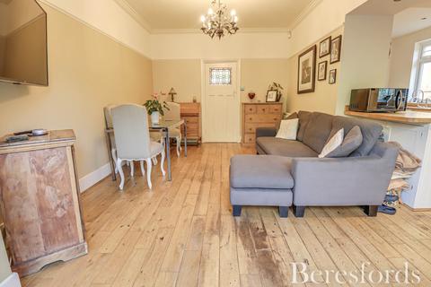 3 bedroom semi-detached house for sale, Westbury Drive, Brentwood, CM14
