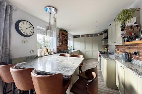 5 bedroom detached bungalow for sale, Inchbrook Road, Kenilworth