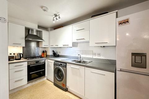 2 bedroom ground floor flat for sale, Monmouth Court, Bindon Road, Taunton - NO CHAIN!