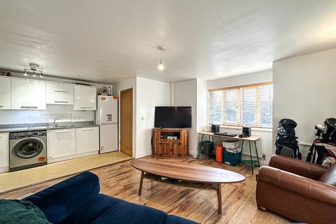 2 bedroom ground floor flat for sale, Monmouth Court, Bindon Road, Taunton - NO CHAIN!