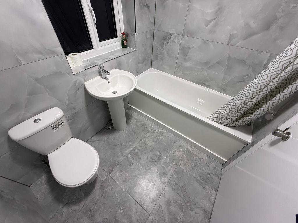 Family Bathroom Suite