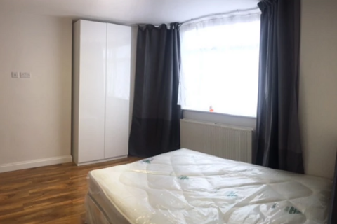 4 bedroom semi-detached house to rent, West Way, London NW10