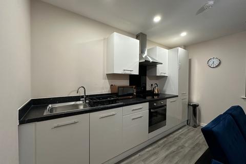 1 bedroom flat to rent, Windsor Street, Balmoral House, M5