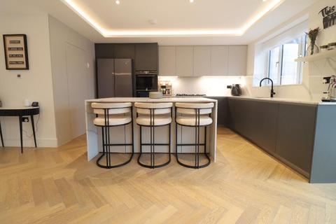 4 bedroom semi-detached house for sale, Edgware HA8