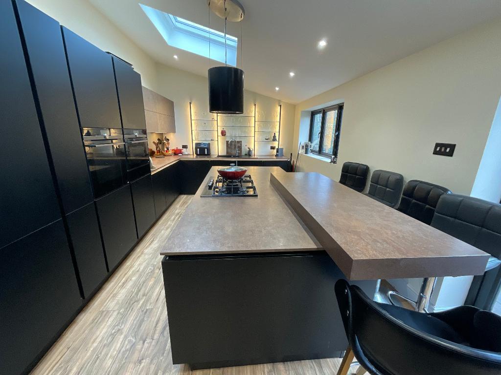 KITCHEN 21' x 10'9