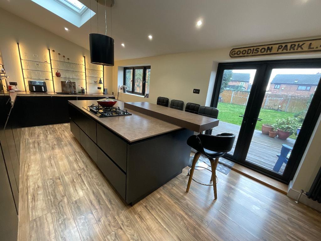 KITCHEN 21' x 10'9