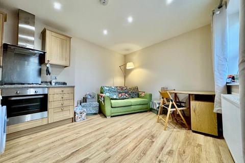 1 bedroom bungalow for sale, Robin Hood Mews, South Luton, Luton, Bedfordshire, LU1 3FY