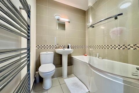 1 bedroom bungalow for sale, Robin Hood Mews, South Luton, Luton, Bedfordshire, LU1 3FY