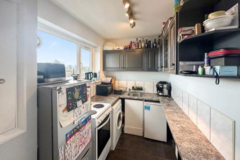 2 bedroom maisonette for sale, Kingswood Avenue, South Croydon, Surrey, CR2 9DQ