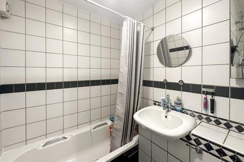 2 bedroom maisonette for sale, Kingswood Avenue, South Croydon, Surrey, CR2 9DQ