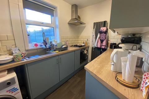 5 bedroom semi-detached house to rent, Cawdor Road, Manchester, M14 6LR