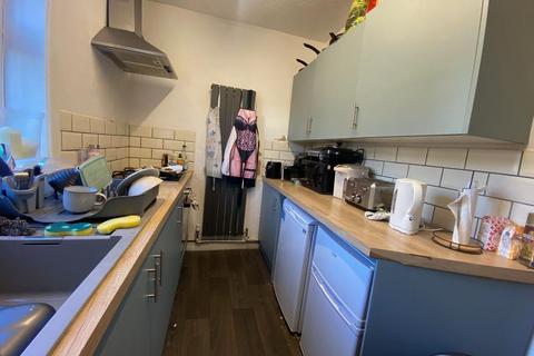 5 bedroom semi-detached house to rent, Cawdor Road, Manchester, M14 6LR