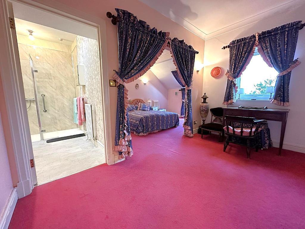 Principal bedroom