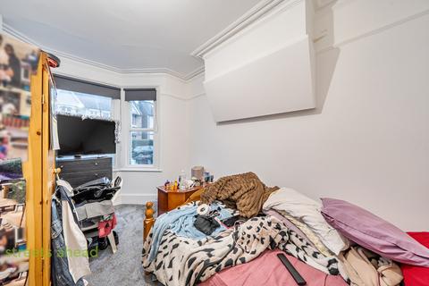 2 bedroom apartment for sale, Broughton Road, Thornton Heath, CR7