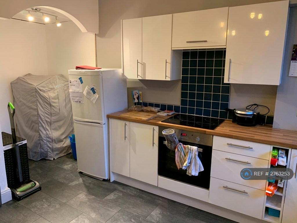 Kitchen/ Dinning