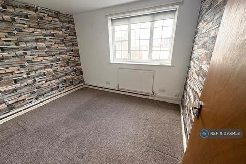 3 bedroom flat to rent, Elms Grove, Brighton, BN2