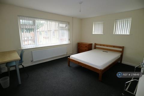 3 bedroom flat to rent, Shaftesbury Road, Canterbury, CT2