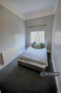 2 bedroom flat to rent, The Avenue, London, W13