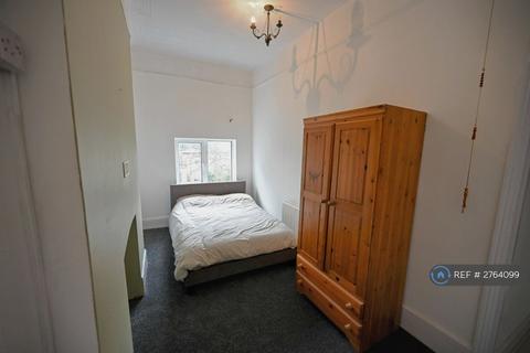 2 bedroom flat to rent, The Avenue, London, W13