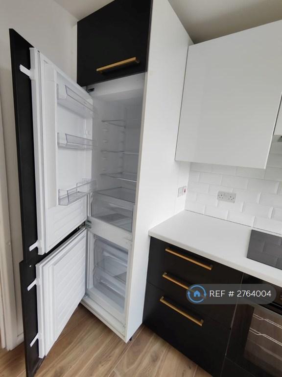 Kitchen - Fridge Freezer