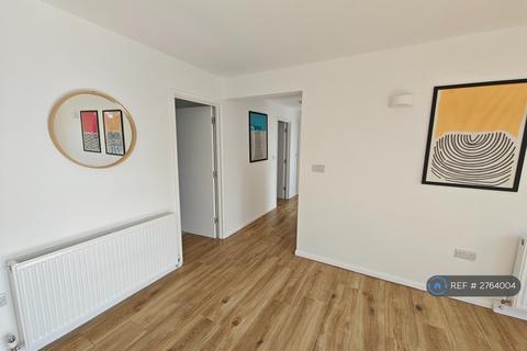 3 bedroom flat to rent, Boyn Valley Road, Maidenhead, SL6