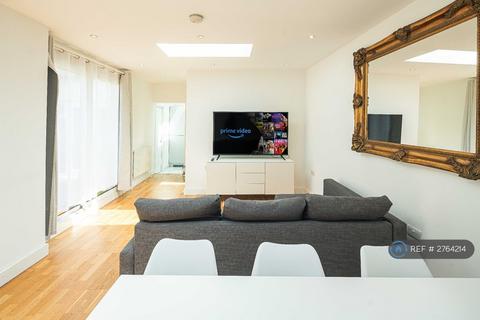 2 bedroom flat to rent, Heathstan Road, London, W12