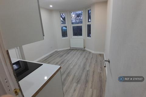 2 bedroom flat to rent, Belmont Road, London, N17
