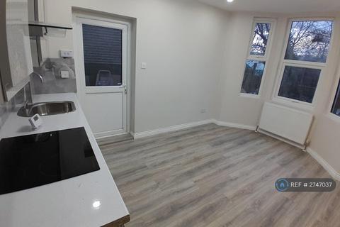 2 bedroom flat to rent, Belmont Road, London, N17