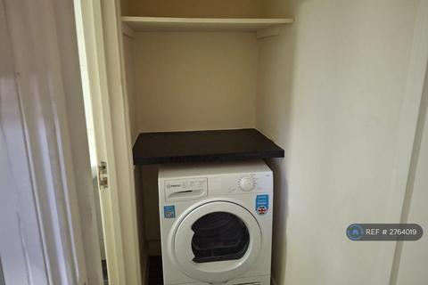 1 bedroom flat to rent, Gilbey Road, London, SW17