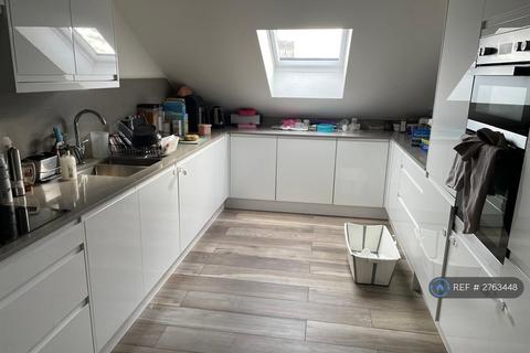 3 bedroom flat to rent, Dorset House, London, NW10