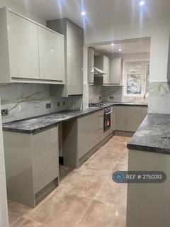 3 bedroom semi-detached house to rent, Langkey Roaf, Slough, SL3