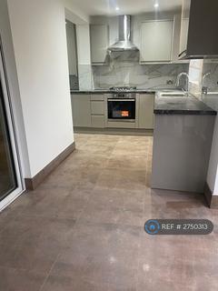 3 bedroom semi-detached house to rent, Langkey Roaf, Slough, SL3