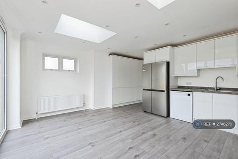5 bedroom end of terrace house to rent, Station Avenue, Epsom, KT19
