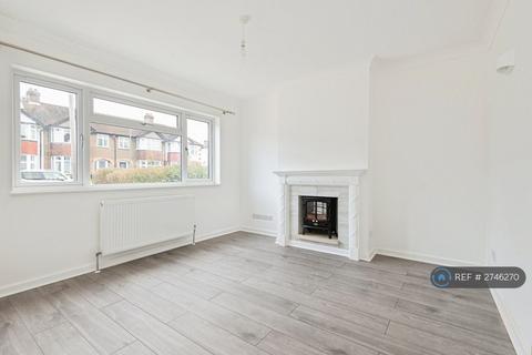 5 bedroom end of terrace house to rent, Station Avenue, Epsom, KT19