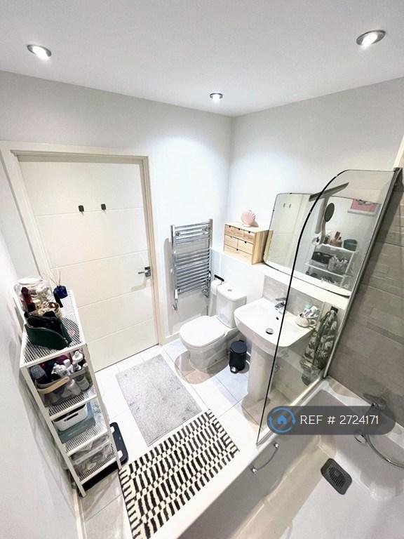 Main Bathroom With Bathtub