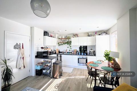 2 bedroom flat to rent, Adele Court, London, N17