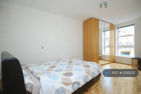 2 bedroom flat to rent, Amherst House, London, SE16