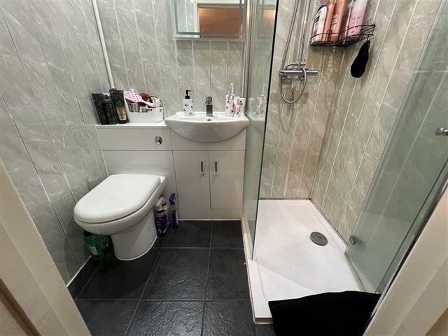 En Suite Shower Room