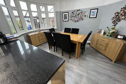 3 bedroom end of terrace house for sale, Hawthorn Crescent, Portsmouth PO6