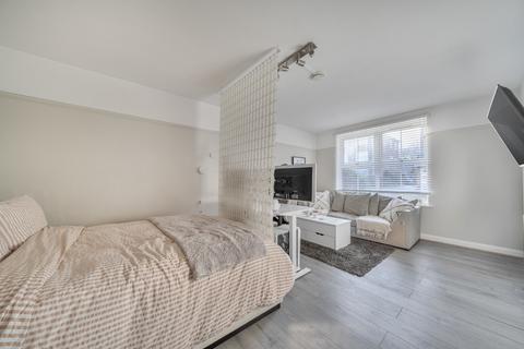 undefined, Paxton Road, London