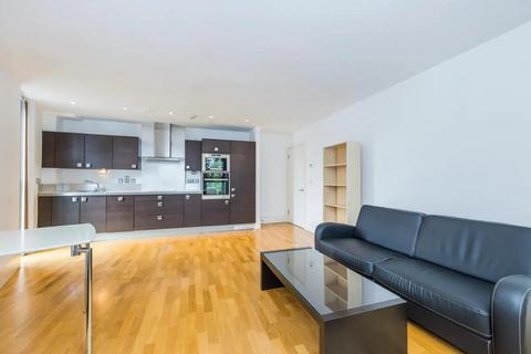 2 bedroom flat to rent, Stadium Mews, London N5