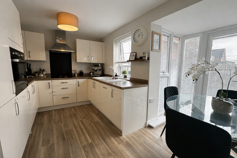 3 bedroom detached house to rent, Methley, Leeds LS26