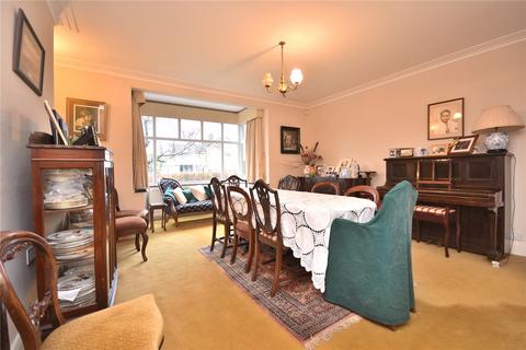 undefined, Whinmoor Gardens, Leeds, West Yorkshire