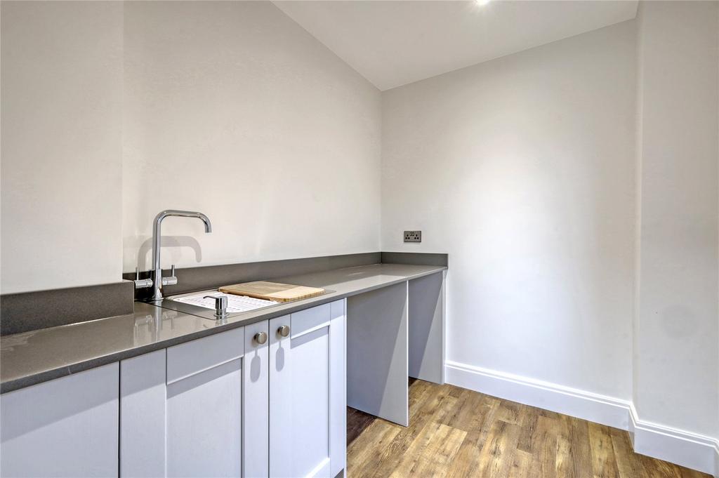 Larcombe Mews