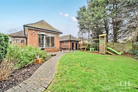 4 bedroom bungalow for sale, Heath Drive, Romford