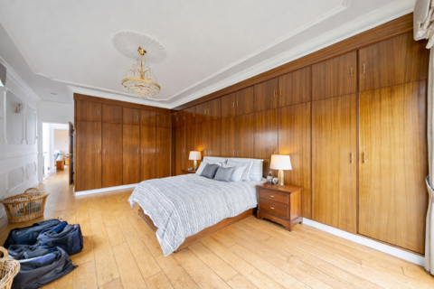4 bedroom bungalow for sale, Heath Drive, Romford