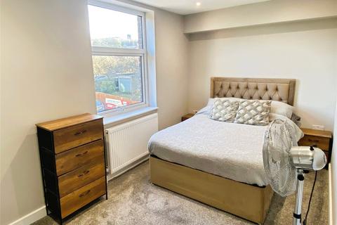 3 bedroom end of terrace house for sale, Heckmondwike Road, Dewsbury, WF13
