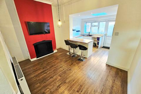 2 bedroom terraced house to rent, Wash Lane, Bury, Greater Manchester, BL9